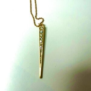 Elegant Gold Pendant Necklace